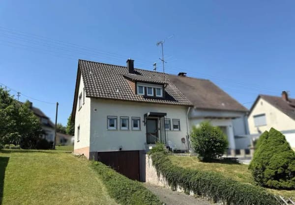 Immobilie in Balingen - Charmante Doppelhaushälfte mit Potenzial  - Bild 1