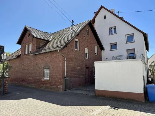 Immobilie in Bruchweiler-Bärenbach - Großes Zwei- bis Dreifamilienwohnhaus mit zweitem Sandsteingebäude und Gartengrundstück am Bach - Bild 2