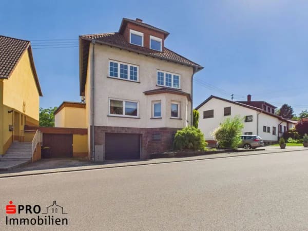 Immobilie in Merchweiler - Großzügiges Zwei- bis Dreifamilienhaus mit großem Garten - Bild 0