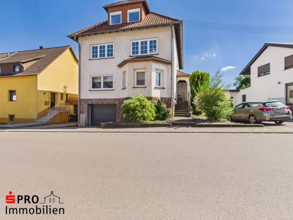 Immobilie in Merchweiler - Großzügiges Zwei- bis Dreifamilienhaus mit großem Garten - Bild 1