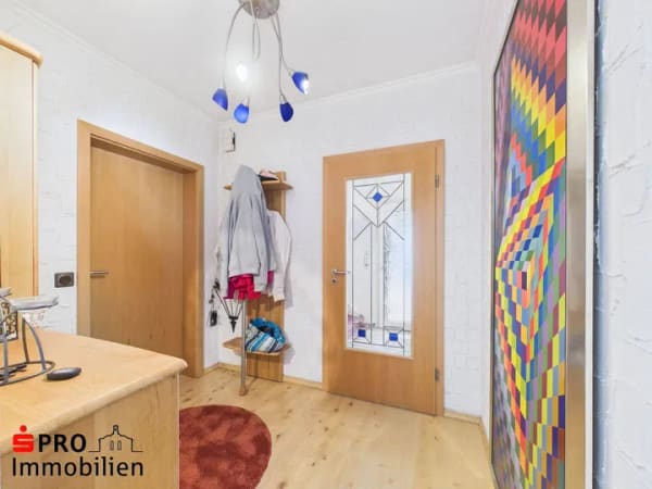 Immobilie in Merchweiler - Großzügiges Zwei- bis Dreifamilienhaus mit großem Garten - Bild 2