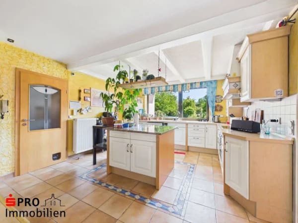 Immobilie in Merchweiler - Großzügiges Zwei- bis Dreifamilienhaus mit großem Garten - Bild 3