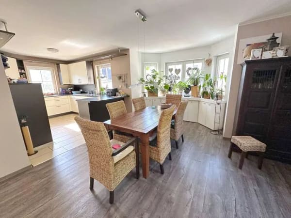 Immobilie in Riveris - Idyllisches Einfamilienhaus mit Garten auf zwei Ebenen, Terrasse & Doppelgarage - Bild 2