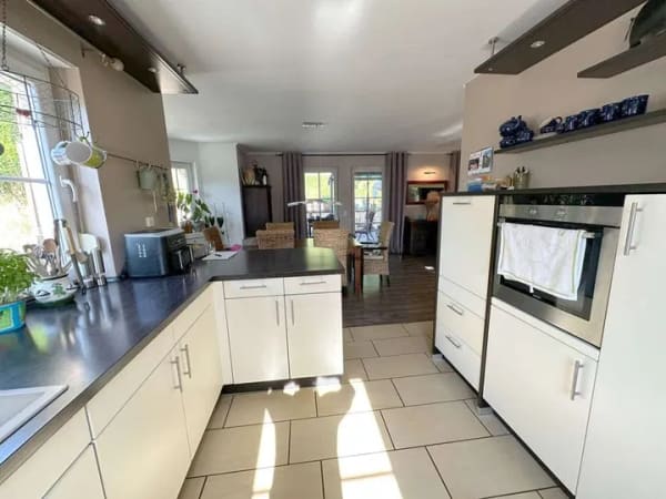 Immobilie in Riveris - Idyllisches Einfamilienhaus mit Garten auf zwei Ebenen, Terrasse & Doppelgarage - Bild 3