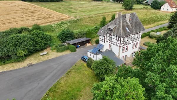 Immobilie in Neukirchen - Historisches Bahnhofsgebäude mit vielen Gestaltungsmöglichkeiten - Bild 4