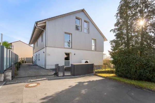 Immobilie in Neustadt an der Aisch - Großzügiges Einfamilienhaus  - vielfältige Nutzungsmöglichkeiten für Ihre Ansprüche - Bild 0