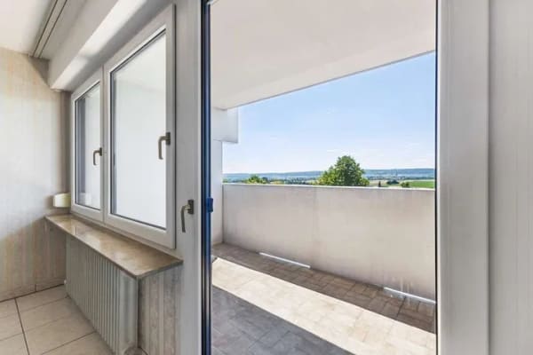 Immobilie in Ditzingen - Attraktive 3,5-Zimmer-Wohnung mit Stellplatz in guter Lage von Hirschlanden zur Renovierung - Bild 4
