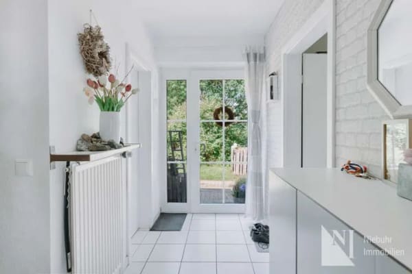 Immobilie in Kirchgellersen - Lichtdurchflutete Doppelhaushälfte mit überdachter Terrasse und zwei Stellplätzen - Bild 2