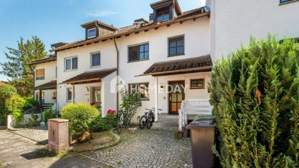 Immobilie in Obertraubling - Ihr sicheres Fundament: Gepflegtes RMH mit grünem Garten, 6 Zimmern, Terrasse & Loggia - Bild 0