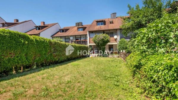 Immobilie in Obertraubling - Ihr sicheres Fundament: Gepflegtes RMH mit grünem Garten, 6 Zimmern, Terrasse & Loggia - Bild 2