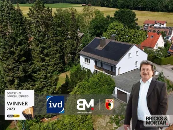Immobilie in Aystetten - Energetisch saniertes Zweifamilienhaus mit Ausbaureserve und großem Garten in ruhiger Wohnlage - Bild 0