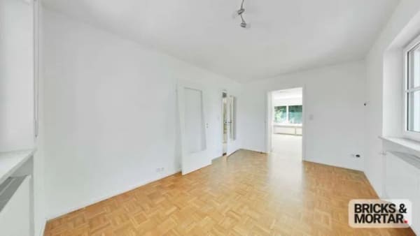 Immobilie in Aystetten - Energetisch saniertes Zweifamilienhaus mit Ausbaureserve und großem Garten in ruhiger Wohnlage - Bild 4