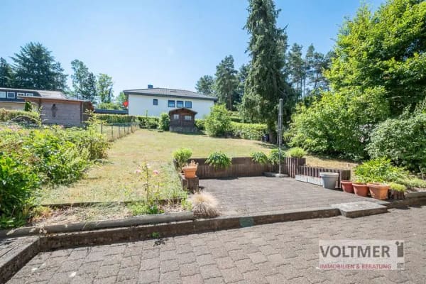 Immobilie in Schiffweiler - FAMILIENFREUNDLICH - Ein- bis Zweifamilienhaus mit Garage & Garten in ruhiger Lage von Schiffweiler! - Bild 1