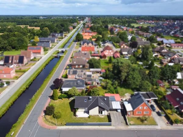 Immobilie in Ostrhauderfehn - Außen dezent, innen gigantisch: Kernsaniertes (2018) XXL-Raumwunder mit 7 Zimmern! - Bild 2