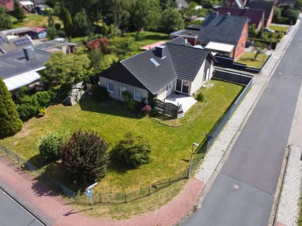 Immobilie in Ostrhauderfehn - Außen dezent, innen gigantisch: Kernsaniertes (2018) XXL-Raumwunder mit 7 Zimmern! - Bild 3