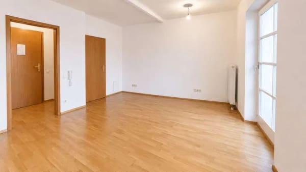 Immobilie in Rosenheim - Barrierefreie Service-Wohnung im historischen Kaiserhof als zuverlässige Kapitalanlage - Bild 1