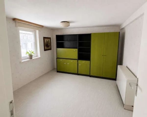 Immobilie in Stadtallendorf - Charmantes Fachwerkhaus mit Innenhof, zwei Garagen und viel Potenzial - Bild 2