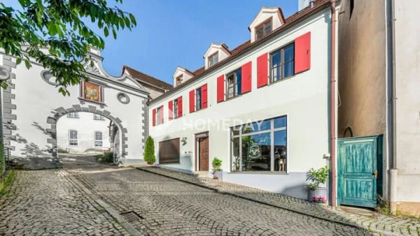 Immobilie in Dillingen a.d.Donau - Historisches Wohn- und Geschäftshaus in zentraler Lage & mit Entwicklungspotenzial - Bild 0