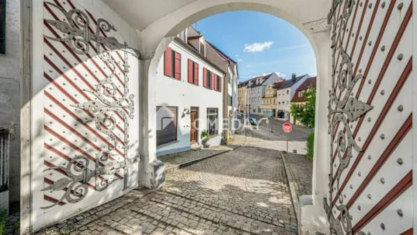 Immobilie in Dillingen a.d.Donau - Historisches Wohn- und Geschäftshaus in zentraler Lage & mit Entwicklungspotenzial - Bild 2