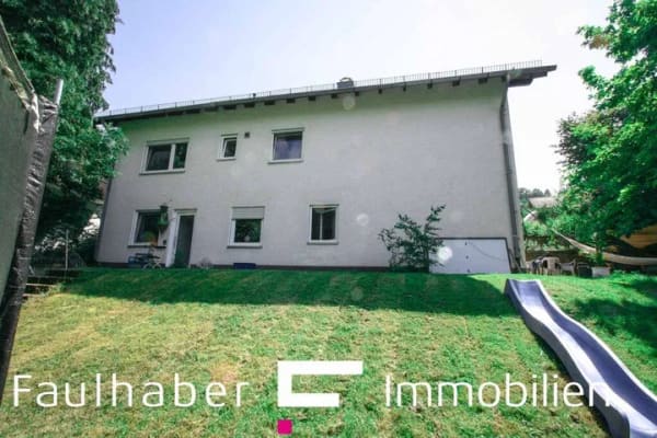 Immobilie in Witzenhausen - Wohnen in begehrter Lage am Warteberg in Witzenhausen Einfamilienhaus mit ELW, Garage, Garten - Bild 0