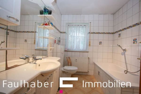 Immobilie in Witzenhausen - Wohnen in begehrter Lage am Warteberg in Witzenhausen Einfamilienhaus mit ELW, Garage, Garten - Bild 3