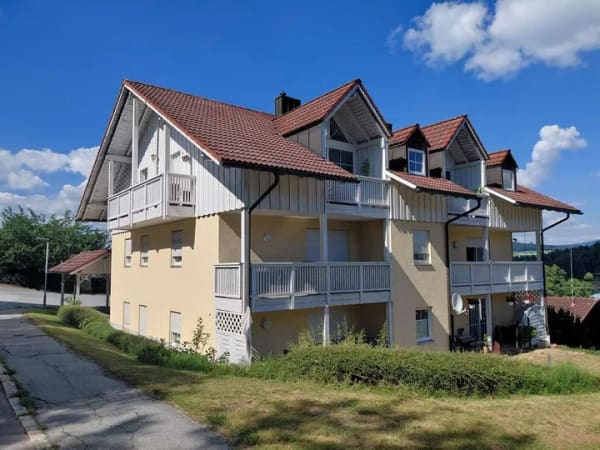 Immobilie in Waldkirchen - *TOP LAGE - HELLE SOUTERRAINWOHNUNG * fußläufig ins Zentrum von Waldkirchen - Bild 0