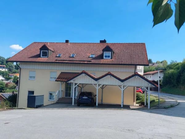 Immobilie in Waldkirchen - *TOP LAGE - HELLE SOUTERRAINWOHNUNG * fußläufig ins Zentrum von Waldkirchen - Bild 2