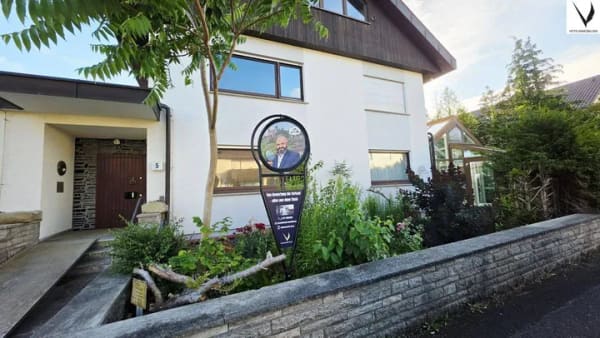 Immobilie in Veitshöchheim - Exklusives Zweifamilienhaus in Bestlage von Veitshöchheim - Potenzial für bis zu fünf Wohneinheiten - Bild 1