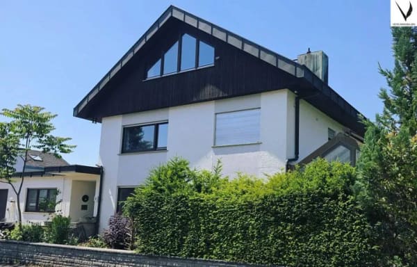 Immobilie in Veitshöchheim - Exklusives Zweifamilienhaus in Bestlage von Veitshöchheim - Potenzial für bis zu fünf Wohneinheiten - Bild 2