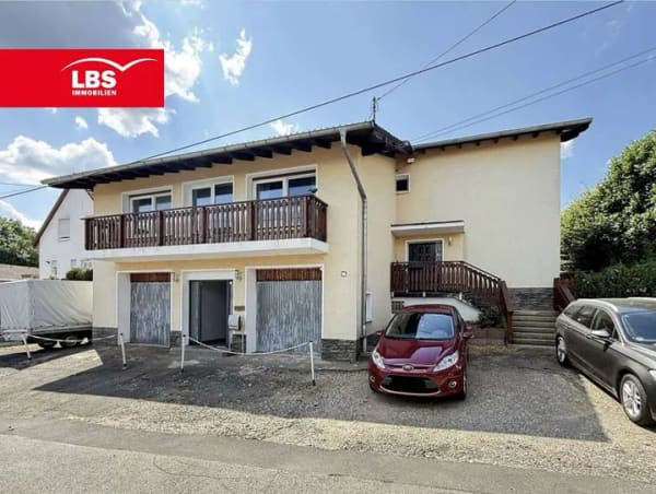 Immobilie in Neunkirchen-Seelscheid - Freistehendes Zweifamilienhaus mit zwei Garagen in Split-Level-Bauweise  - Bild 0