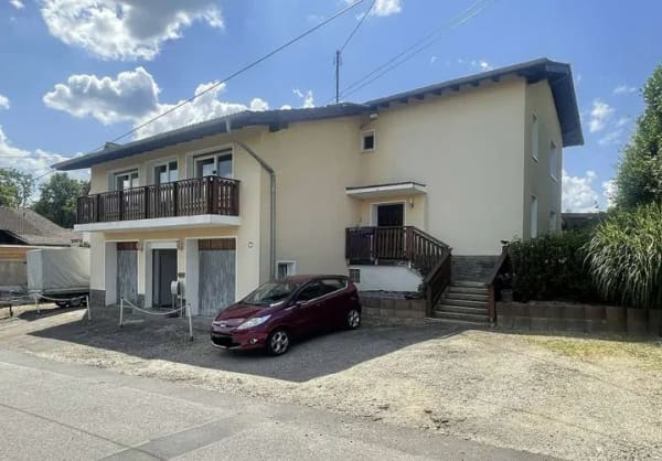 Immobilie in Neunkirchen-Seelscheid - Freistehendes Zweifamilienhaus mit zwei Garagen in Split-Level-Bauweise  - Bild 2