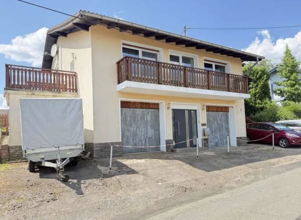 Immobilie in Neunkirchen-Seelscheid - Freistehendes Zweifamilienhaus mit zwei Garagen in Split-Level-Bauweise  - Bild 4