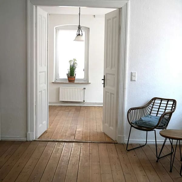 Immobilie in Schwabstedt - Charmantes Wohnhaus mit vermieteter Einliegerwohnung, gut gelegen in Schwabstedt. Investor-geeignet. - Bild 2