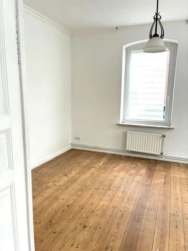 Immobilie in Schwabstedt - Charmantes Wohnhaus mit vermieteter Einliegerwohnung, gut gelegen in Schwabstedt. Investor-geeignet. - Bild 3