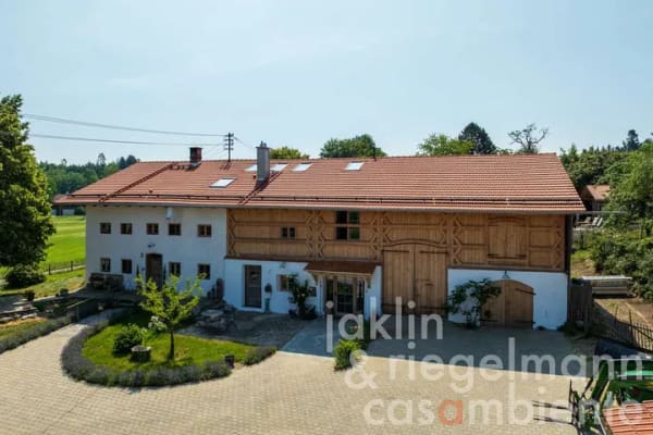 Immobilie in Babensham - Ökologisch saniertes Bauernhaus mit 360 m² Wohnfläche, Ausbaureserve und eigenem Wald im Chiemgau - Bild 4