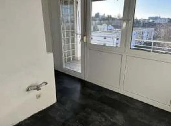 Immobilie in Bietigheim-Bissingen - Großzügige 4½ Zimmerwohnung mit Balkon im 3.OG in Bietigheim-Bissingen - Bild 2