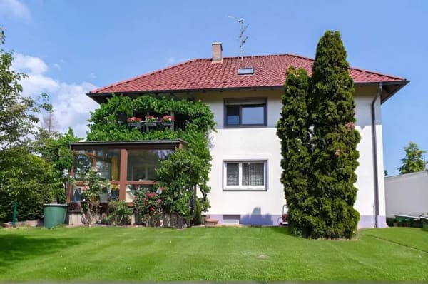 Immobilie in Schwaig bei Nürnberg - !! Freistehendes Zweifamilienhaus mit vielseitigen Nutzungsmöglichkeiten in Schwaig b. Nürnberg !!  - Bild 0