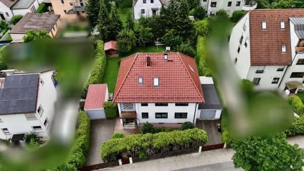 Immobilie in Schwaig bei Nürnberg - !! Freistehendes Zweifamilienhaus mit vielseitigen Nutzungsmöglichkeiten in Schwaig b. Nürnberg !!  - Bild 2