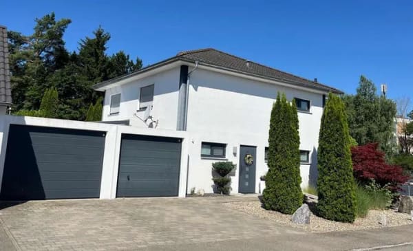 Immobilie in Schwendi - Modernes Einfamilienhaus mit Wintergarten, Doppelgarage und liebevoll angelegtem Garten in Schwendi - Bild 0