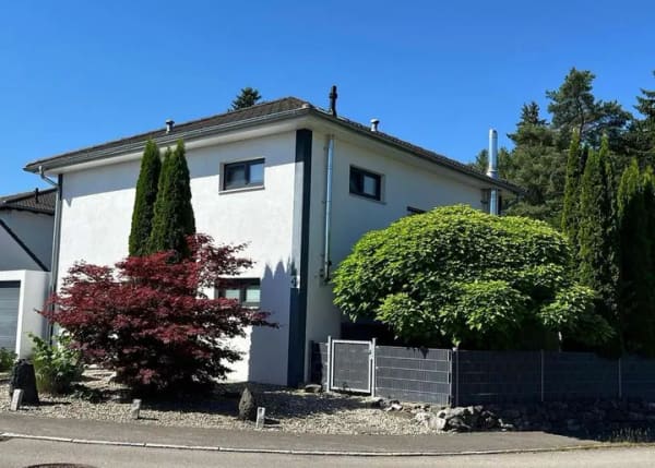 Immobilie in Schwendi - Modernes Einfamilienhaus mit Wintergarten, Doppelgarage und liebevoll angelegtem Garten in Schwendi - Bild 2