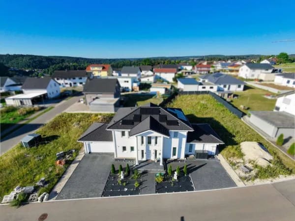 Immobilie in Veringenstadt - Das weiße Haus - Großzügiges Refugium mit exklusiven Gestaltungsmöglichkeiten - Bild 1