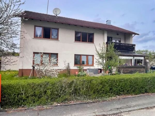 Immobilie in Schöntal - Gepflegtes Zweifamilienhaus mit großem Garten, zwei Garagen und viel Potenzial in Marlach - Bild 1