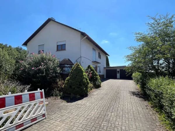 Immobilie in Schöntal - Gepflegtes Zweifamilienhaus mit großem Garten, zwei Garagen und viel Potenzial in Marlach - Bild 3