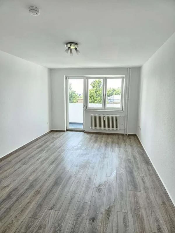 Immobilie in Wilster - Der erste Schlüssel, der wirklich dir gehört: Sanierte Wohnung mit Balkon - Bild 0