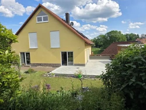 Immobilie in Waigolshausen - Wohn- und Geschäftshaus mit Lagerflächen, herrlicher Blick, 3 Garagen-StPl, + 4 StPl,  in 97534 Waigolshausen-Hergolshausen zwischen Würzburg / Schweinfurt /Volkach - Bild 0