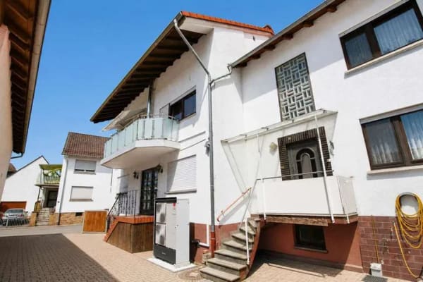Immobilie in Weiterstadt - SEHR GERÄUMIGES 7-ZIMMER-MEHRGENERATIONENHAUS MIT GROSSEM BALKON, 3 BÄDERN UND 2 EINBAUKÜCHEN - Bild 1