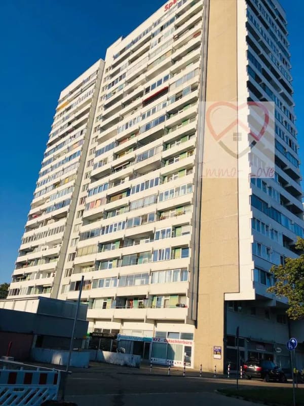 Immobilie in Augsburg - Immo Love Schwabencenter- Vermietetes 1 ZKB Apartment mit ca. 39 m² und Balkon! - Bild 0