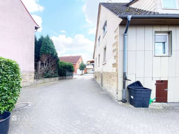 Immobilie in Knittlingen - Knittlingen Ort : 167 m² Wohnfläche : großer Hof gepflastert : Scheune : ein Anwesen mit Potenzial - Bild 1