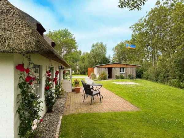 Immobilie in Tetenbüll - DEIN Zuhause unter Reet - großes gepflegtes Grundstück in wunderschöner Gegend - WASSERKOOG - Bild 1