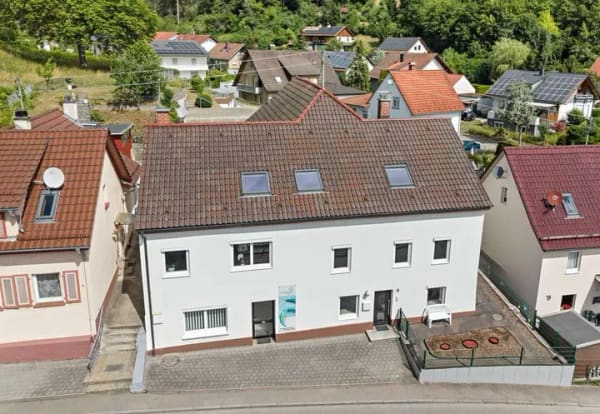 Immobilie in Tuttlingen - Wohnhaus mit vielen Möglichkeiten. Schönes Zweifamilienhaus in Möhringen - Bild 1